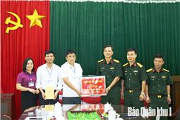 Quân khu thăm, tặng quà Trung tâm Điều dưỡng người có công tỉnh Thái Nguyên